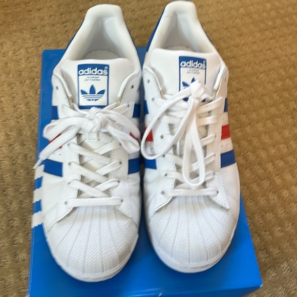 Men’s Adidas Superstar size 10 - Picture 4 of 8